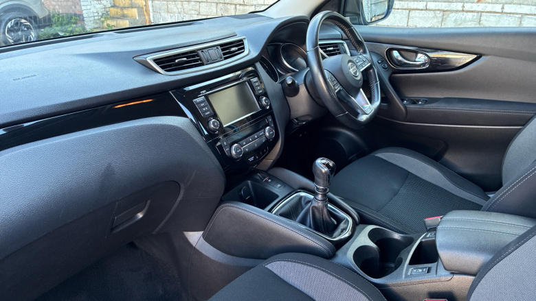 Nissan Qashqai 1.3 DiG-T 160 Acenta Premium 5dr Petrol Hatchback